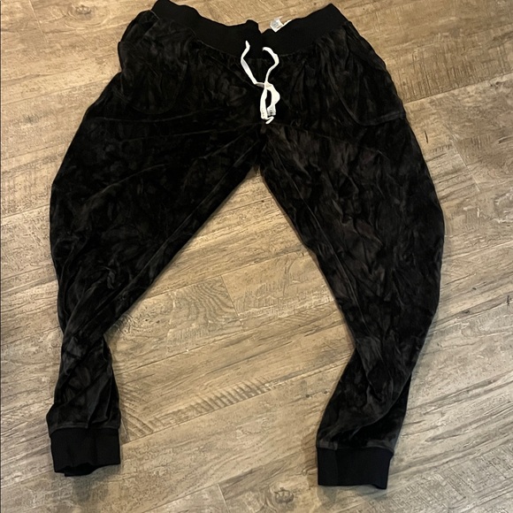 Calvin Klein  Joggers - Picture 1 of 4